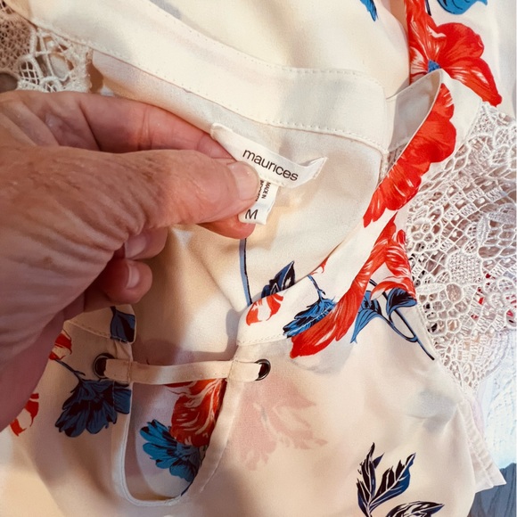 MAURICES sleeveless top blouse size medium floral lace - Picture 5 of 8